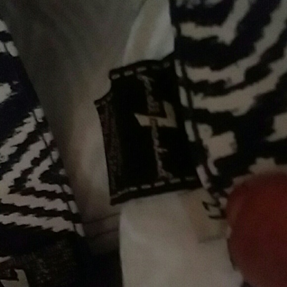 7 For All Mankind Diamond Pattern Crop Skinny US 4 - Picture 7 of 8